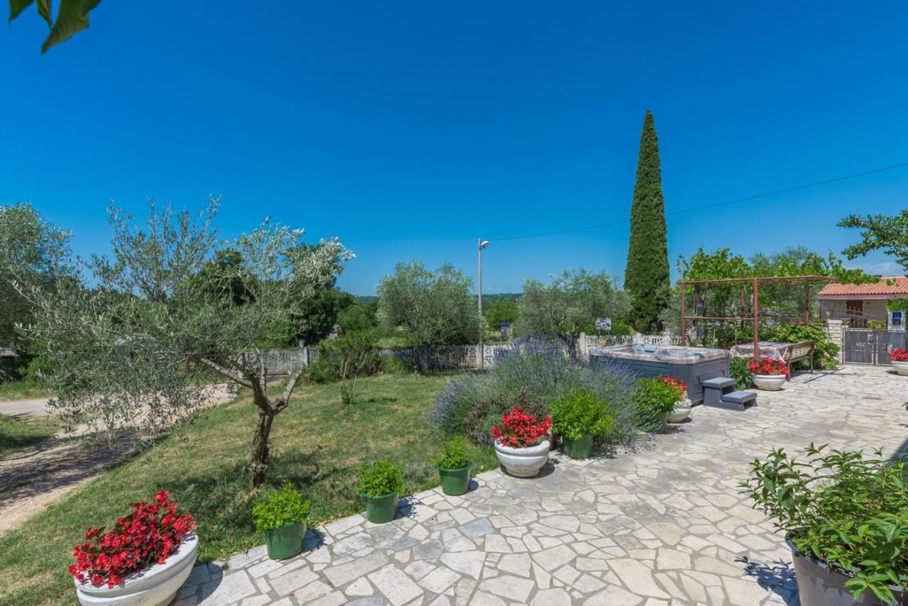Ferienhaus Zora With Whirlpool Sveti Lovreč Pazenatički Εξωτερικό φωτογραφία